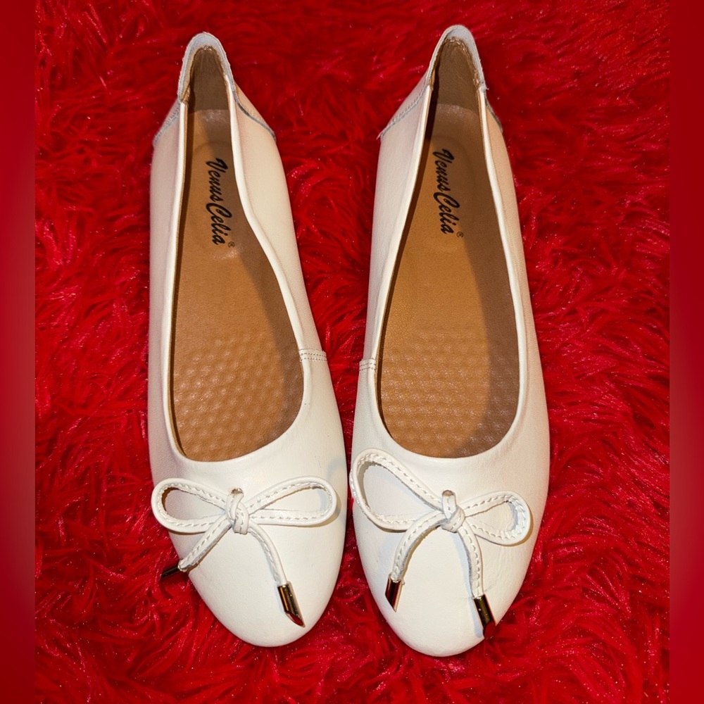 Women's White Bow Ballet Flats